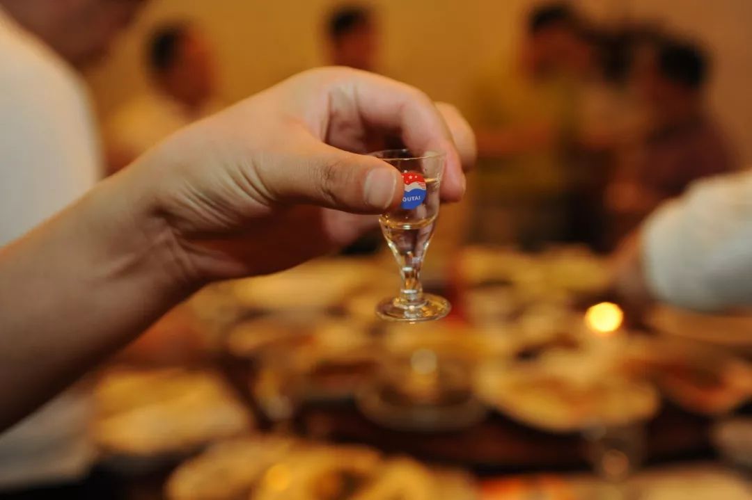 白酒真的越陳越香嗎？保質期與最佳品飲期的科學解讀